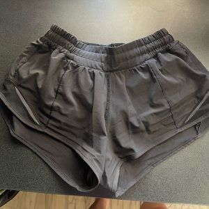 Lululemon Hotty Hot Low-Rise Lined Short 2”